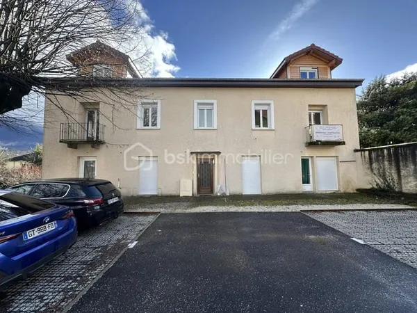 Studio vendu en plateau - Stationnement - Cave - Petite copropriété en excellent état