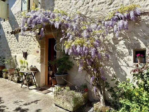Charmante maison de village médiévale avec 3 chambres, riche en caractère et en histoire
