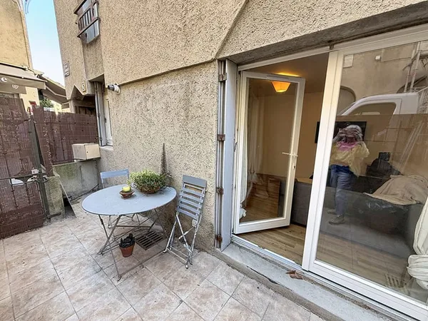 Studio de 18m2 meublé jusqu'en juin avec terrasse secteur balance, intra muros, rez de chaussée avec