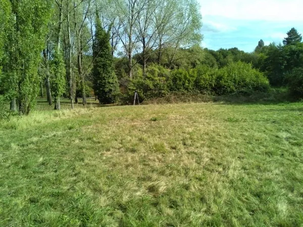 Terrain 674 m²