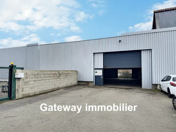 A LOUER ENTREPÔT 300m2 à RIOM