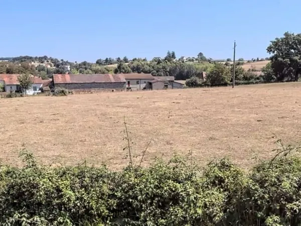 Terrain à bâtir de 930 m² à Ameugny (71460) - Prix total : 57 000 €
