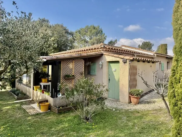 Maisonnette avec piscine commune dans résidence privée