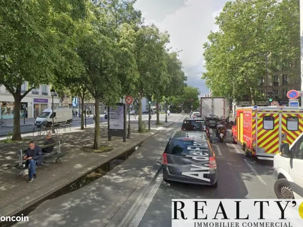Local commercial 374 m²