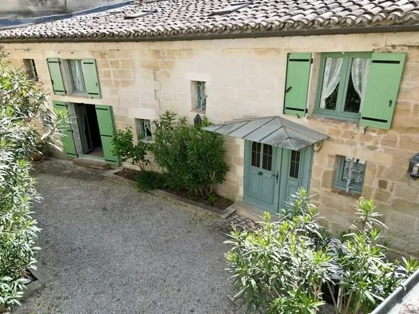 Maison de charme au coeur d'Uzès avec jardin et stationnement