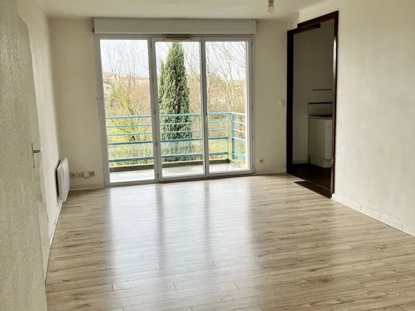 Disponible immédiatement : Appartement T3 de 59m2, au 3ème étage d'une résidence sécurisée à COLOMIE