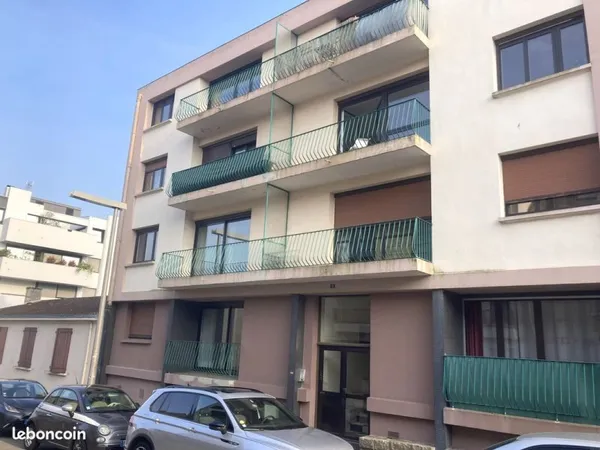 Plein CENTRE VILLE, proche Place Napoléon, appartement T4 offrant 80 m²