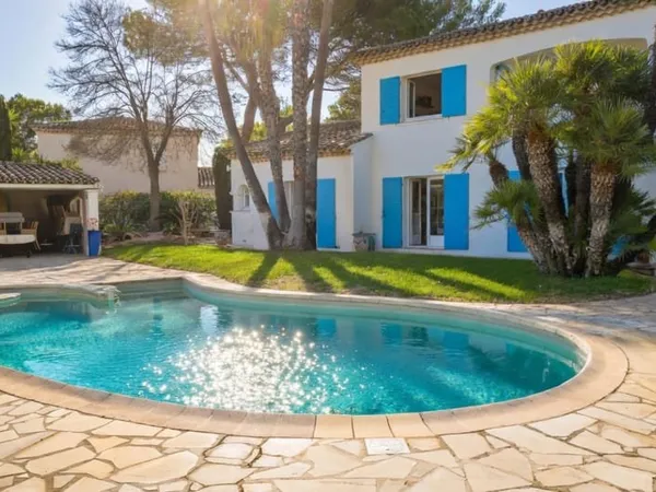 VILLA TOUR DE MARE AVEC PISCINE AU CALME