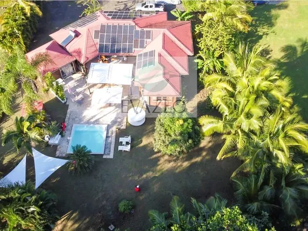 VILLA 185 m2 AVEC BUNGALOW INDÉPENDANT - PISCINE - RIVIERE S