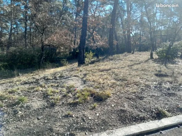 Terrain 523 m² Greasque