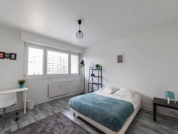 Grande chambre lumineuse – 16m²