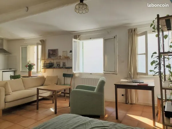Charmant T1 lumineux — Quartier du Panier, dernier étage