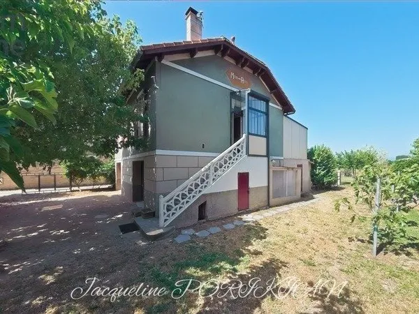 Maison de charme de 1900 avec grand jardin espaces rénovés et dépendances