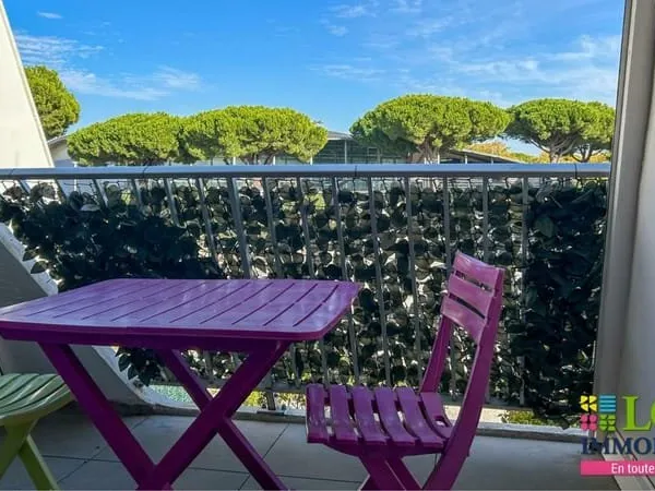 STUDIO avec balcon et place de stationnement
