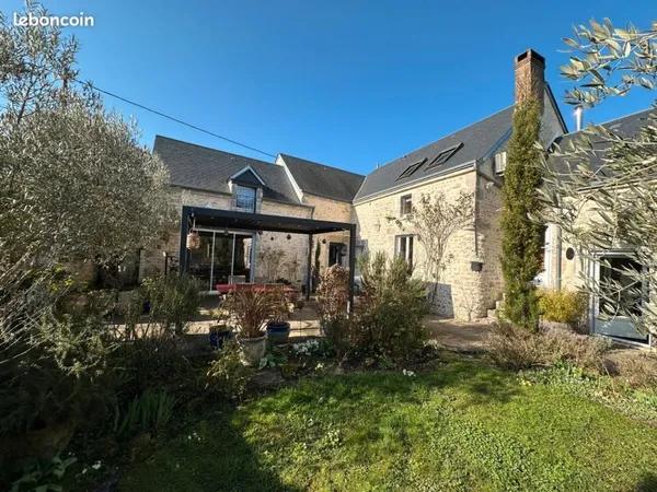 MAISON à la CAMPAGNE -DEMEURE CHARMANTE