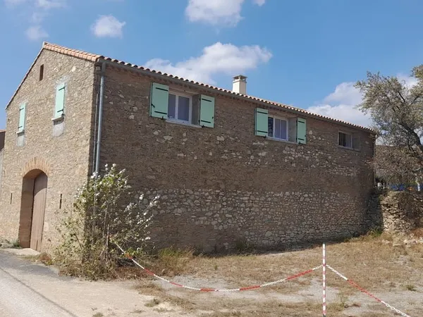 Maison vigneronne avec grande remise, garage sur grande parc