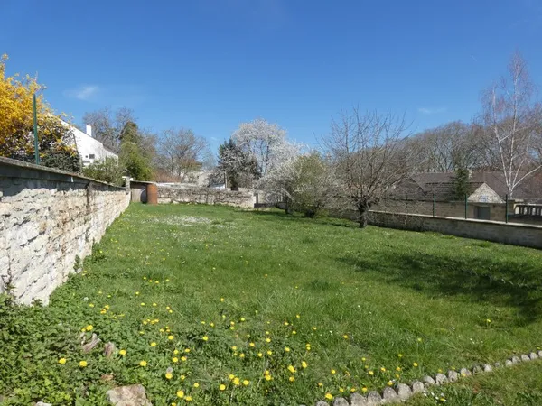 Terrain 738 m²