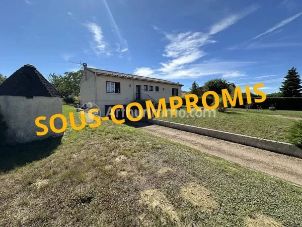 Maison avec sous-sol complet et grand terrain