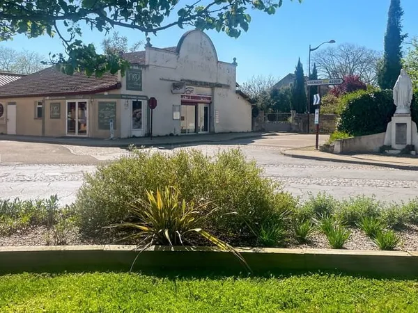Local commercial 300 m²