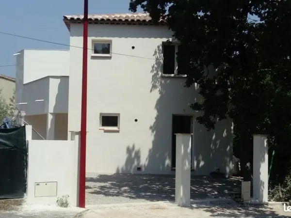 Appartement 3 pieces en rez de villa avec terrain et parking