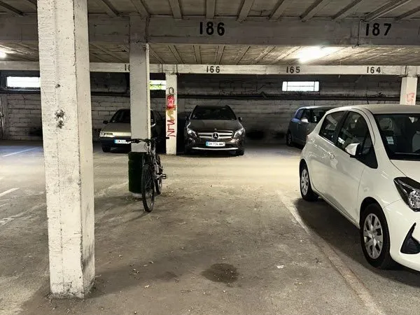 Place de MOTO parking