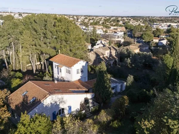 Maison 8 pièces 215 m²