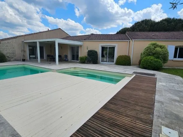 Maison Vente Magné 7p 170m² 476000€