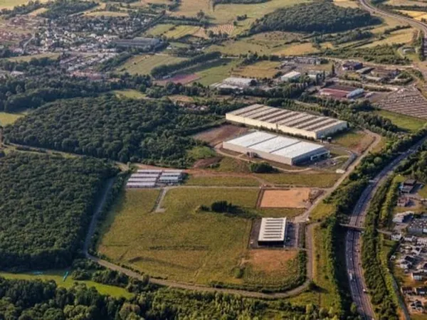 Local d'activité 8951 m²