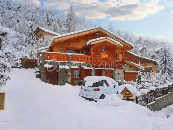 À Vendre : Haut de Chalet à Colmars - Charme et Confort en Montagne