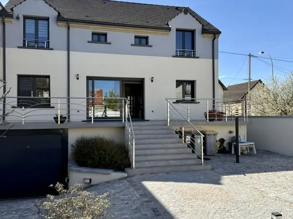 Maison 7 pièces 180 m²