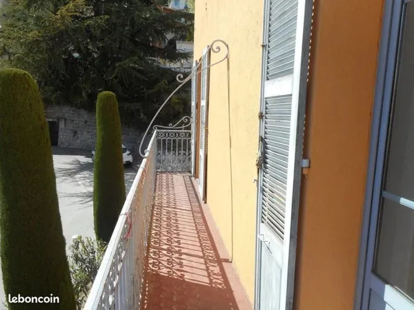 Bureaux 63 m² Grasse