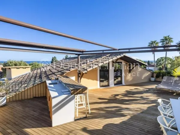 SAINT-JEAN-CAP-FERRAT - Superbe penthouse 101m2 à pied du village