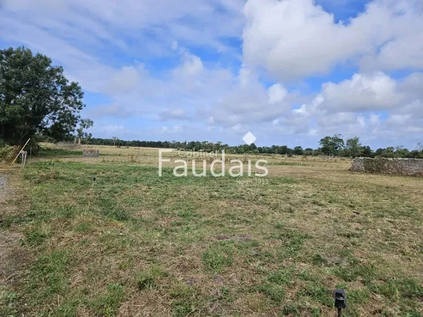 Terrain 697 m²