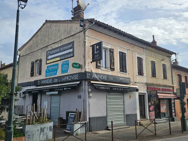 Castelmaurou, local commercial (bar-pmu) plus appartement.