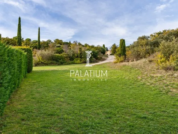 VALENSOLE - TERRAIN CONSTRUCTIBLE 658 m² - ZONE UD