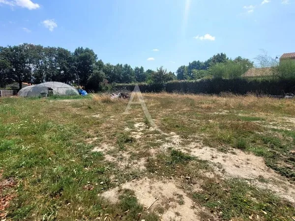Terrain constructible 651 m²