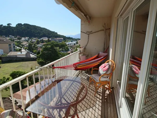 APPARTEMENT TYPE 3 / 4 DE 78 M2 - BALCON - GARAGE - 83400 HYERES