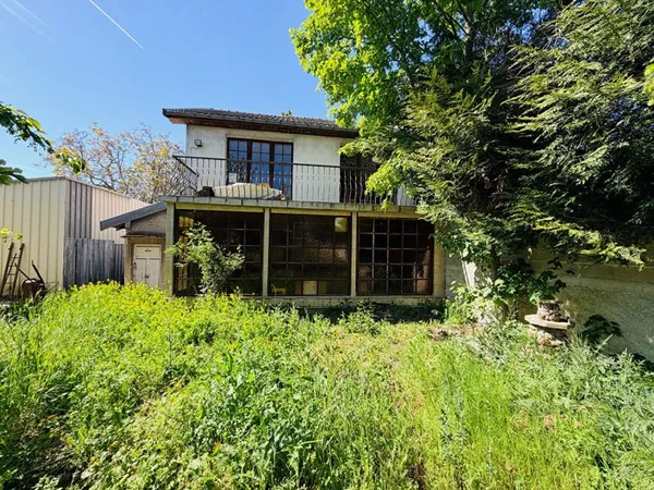Maison spacieuse 7 pièces à rénover à Reims, idéalement située avec grand jardin
