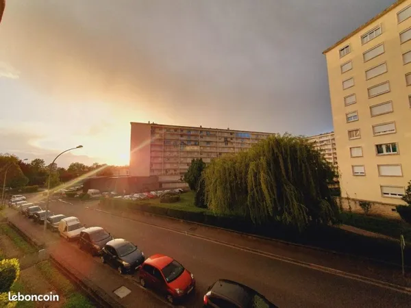 T3 63 m² lumineux avec balcon - 700 CC - 5 min centre Troyes