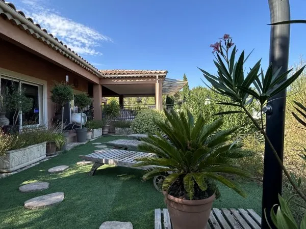 Maison 6 pièces 221 m²