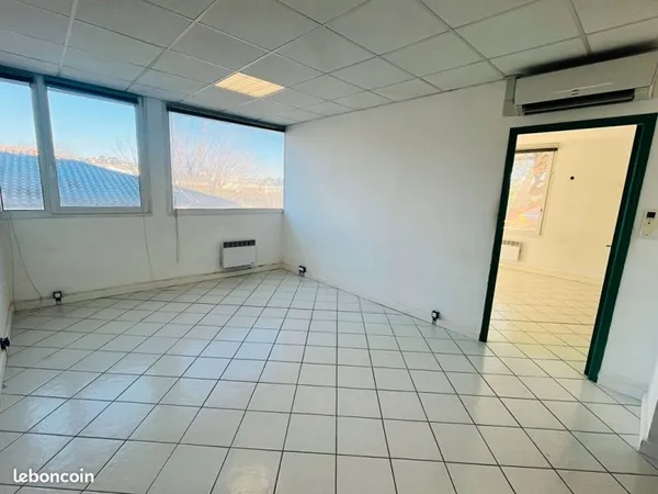 Bureaux 55 m² VENELLES