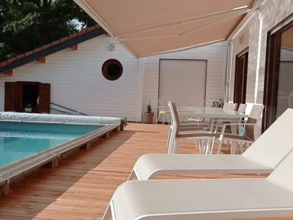 TRES BELLE MAISON AVEC PISCINE SUR GRAND TERRAIN CLOS