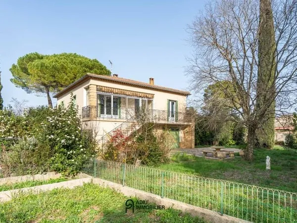 Maison avec dépendance à 15 minutes à pieds du centre d'Uzès