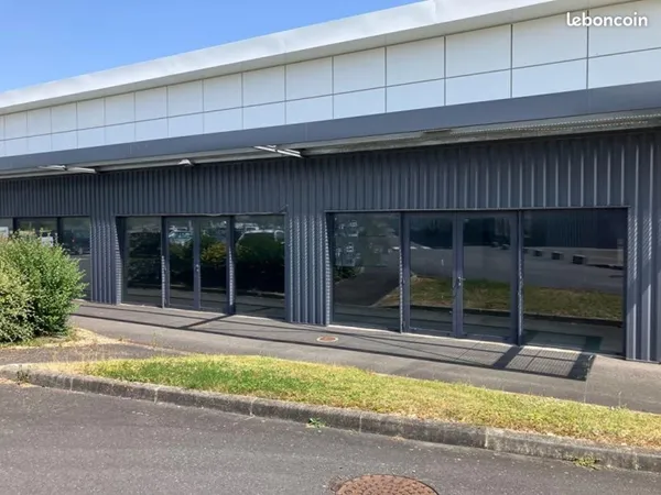 Local commercial 352 m²