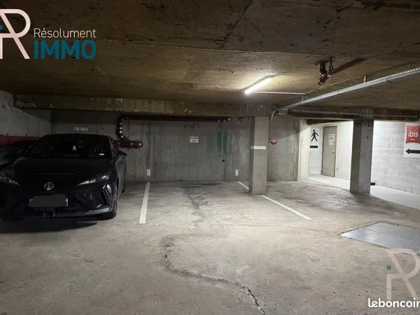 Parking/box 1 pièce 12 m²