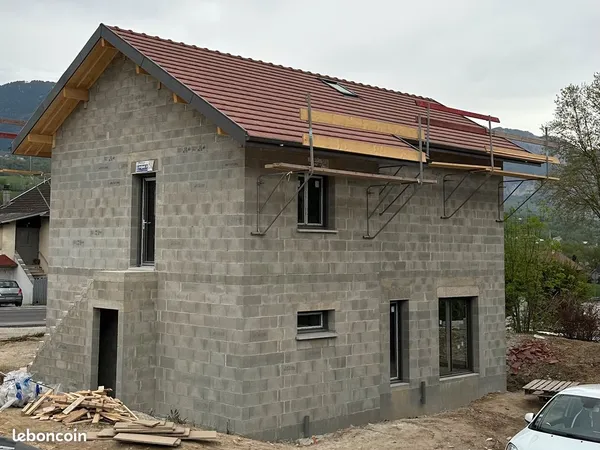 Maison neuve (fin 2026) - 90m² habitable + 25m² de garage + 30m² de combles aménagés - Grésy-sur-Aix