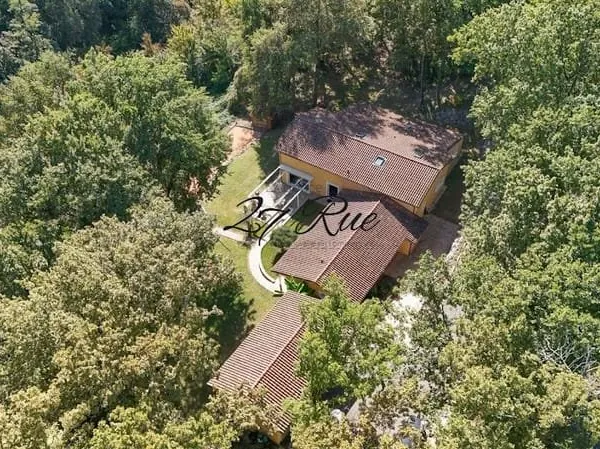 Villa 9 pièces 385 m²