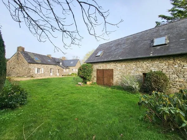 Ensemble de pentys en pierre à vendre 12 pièces TELGRUC SUR MER (29)
