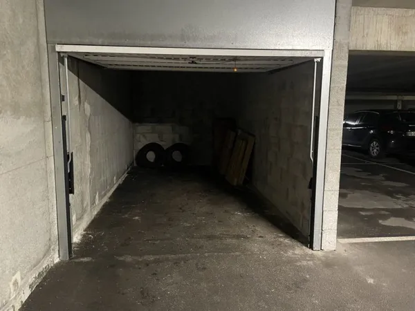 Box garage