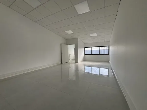 Local commercial JARRY - Idéale bureaux - 43m2